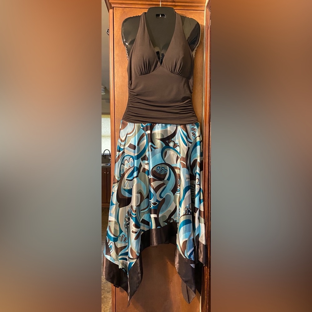 Speechless women’s size medium (9-10) halter tie back top w/ asymmetrical skirt